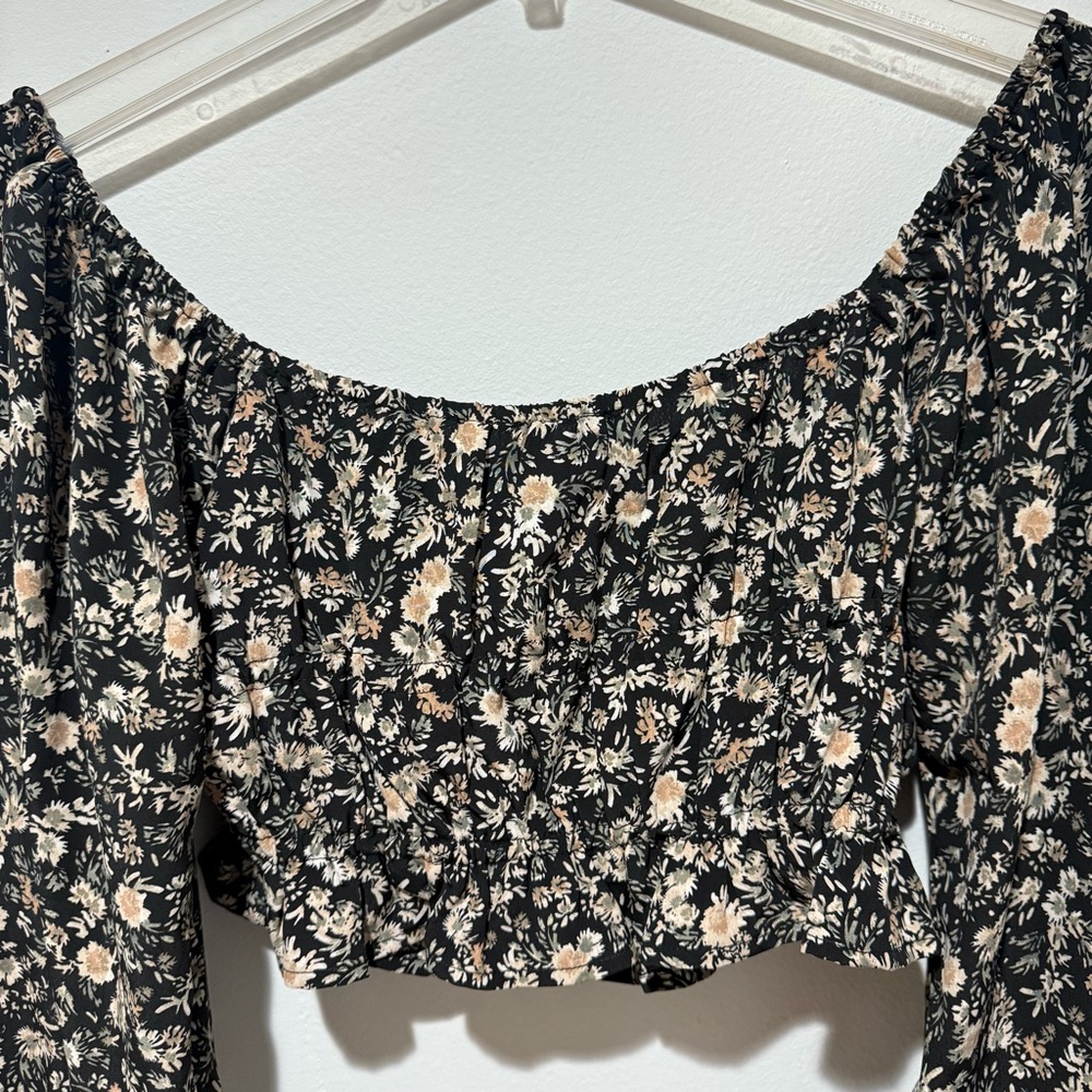 🆕 Forever 21 Smocked Black Floral Long Sleeve Peasant Crop Top - Picture 6 of 12
